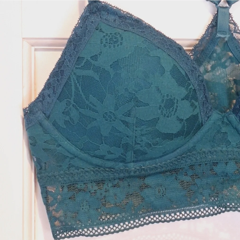 Victoria's Secret lace bralette - Picture 2 of 5
